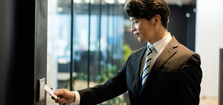 勤怠管理にICカードを使うメリットとは?システムの選び方や向いている企業を紹介